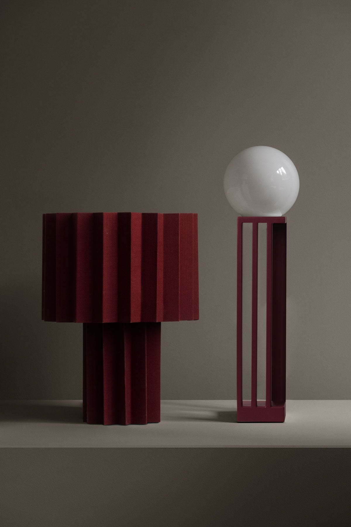 Orsjo-Belysning-Libreria-Table-Lamp-Red-Lifestyle