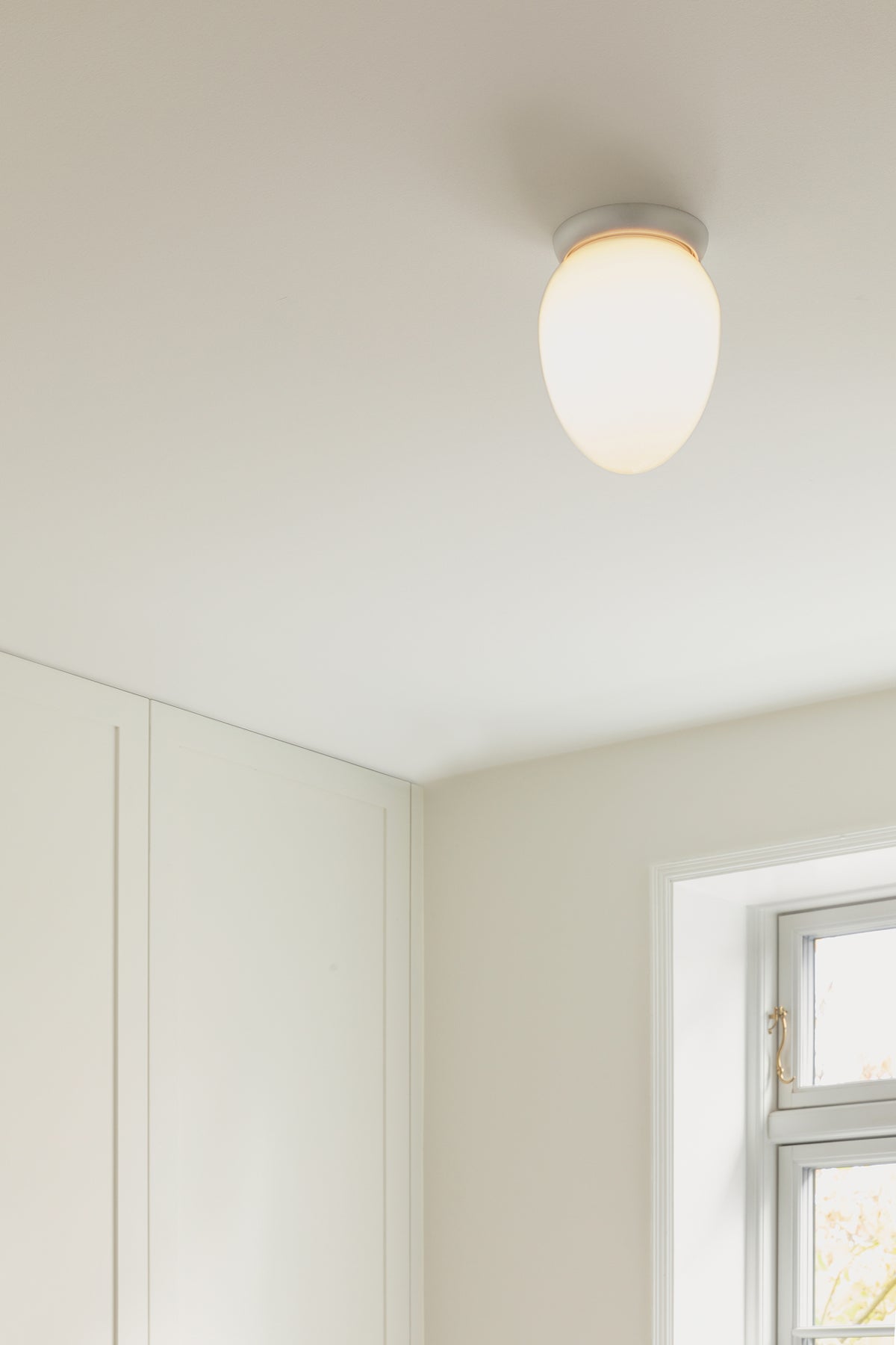 Nuura-Rizzatto-171-Ceiling-Lamp-Satin-Silver-Opal-Lifestyle-1