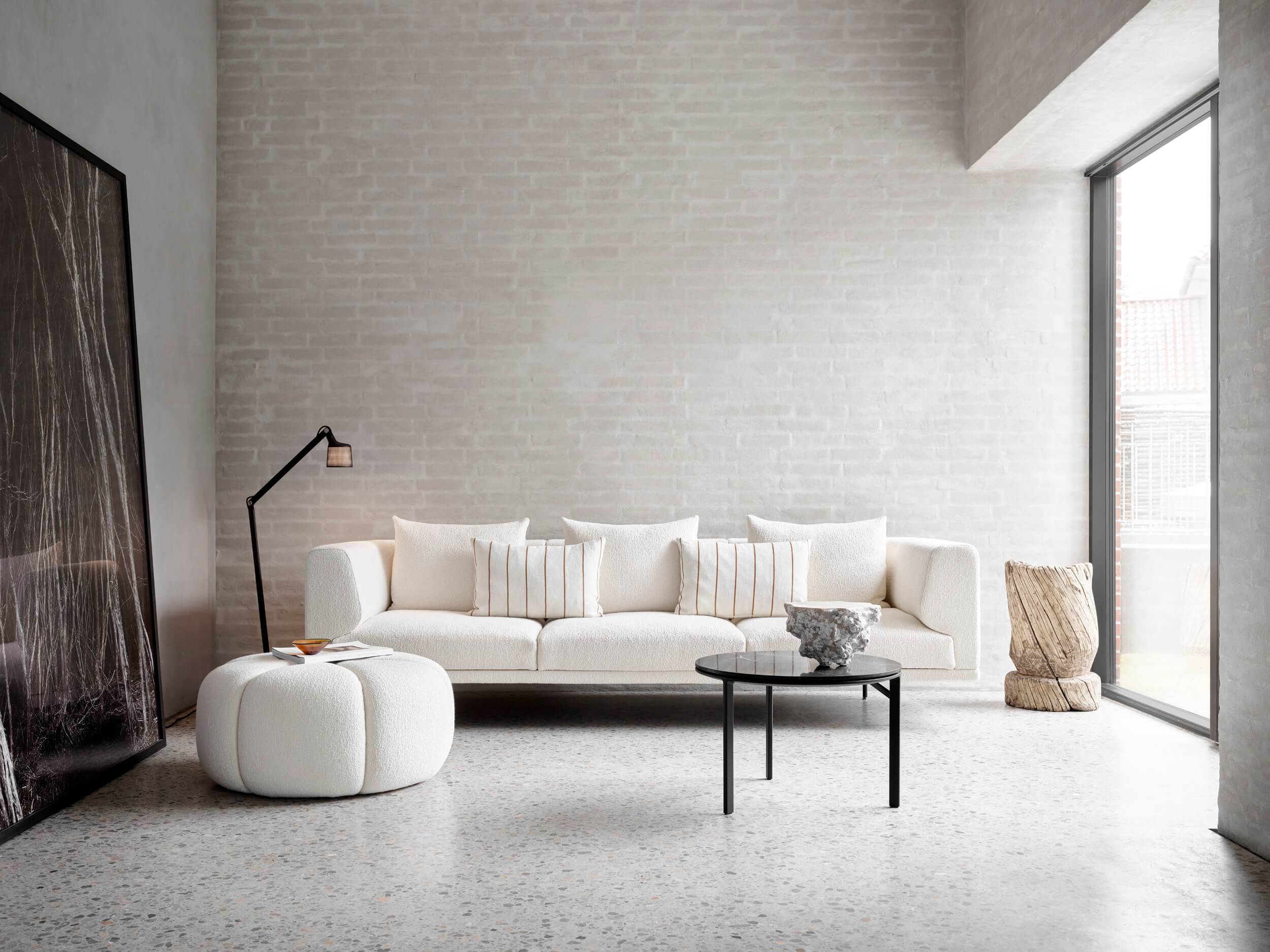 vipp-655-pouf-off-white-lifestyle-01-low