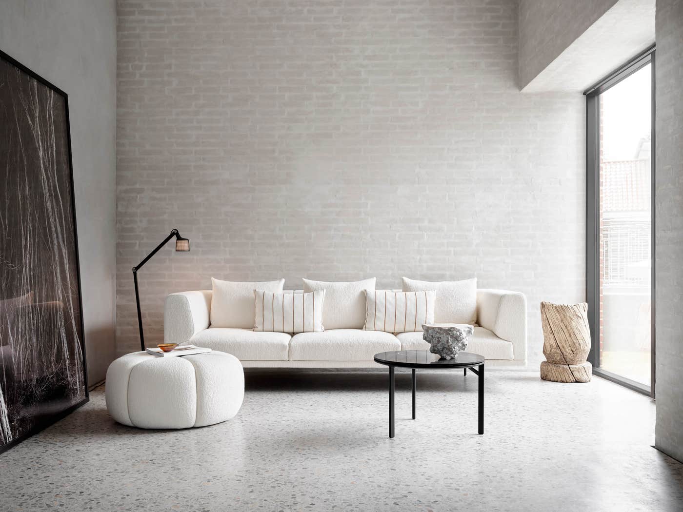 vipp-655-pouf-off-white-lifestyle-01-low.jpg vipp-655-pouf-off-white-lifestyle-01-low