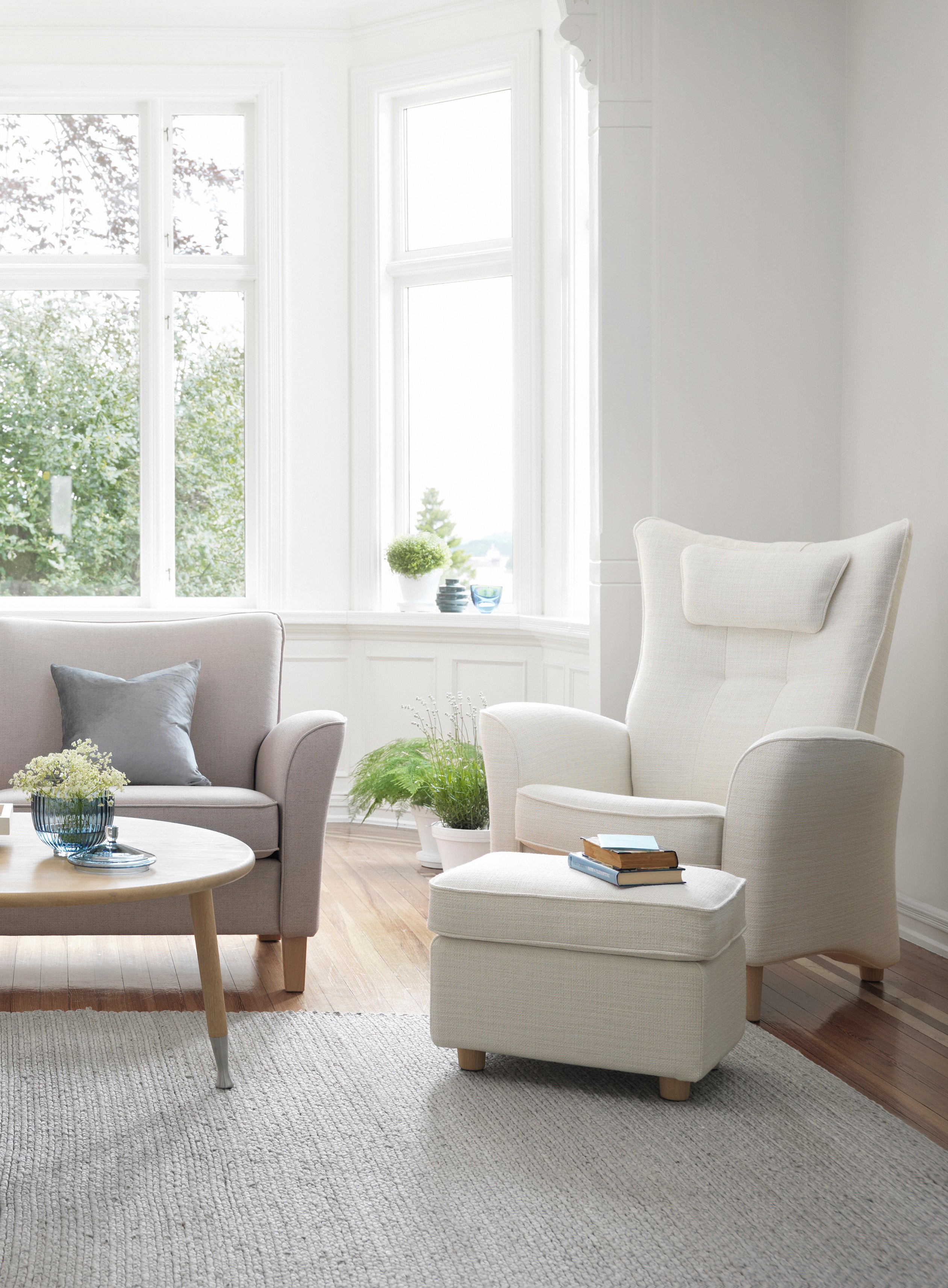 Fåtölj-SP-FiaA_Høy-stol-i-Tundra-offwhite