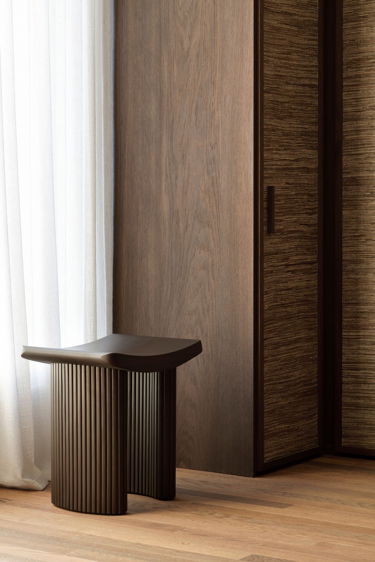 Roller-Max-Pall-Morkbrun-Mahogny-Miljo