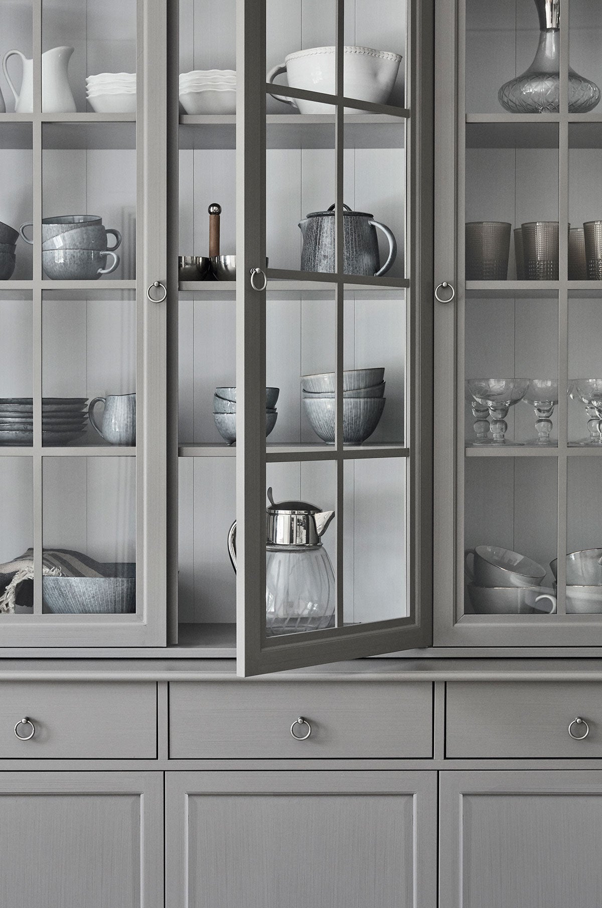Englesson-Stockholm-Cabinet-Top-LED-Grey-Lifestyle-1