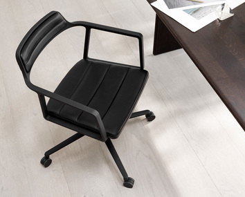 vipp452-swivel-chair-black-03-low