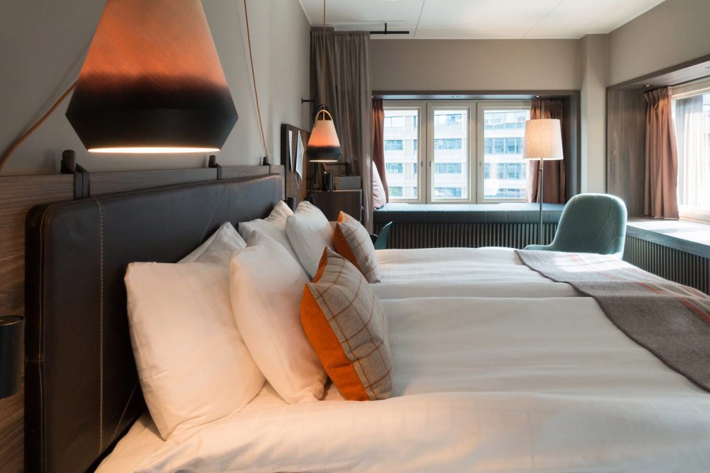 Konkret-Pendellampa-Orsjo-Hotell-Downtown-Camper-Scandic