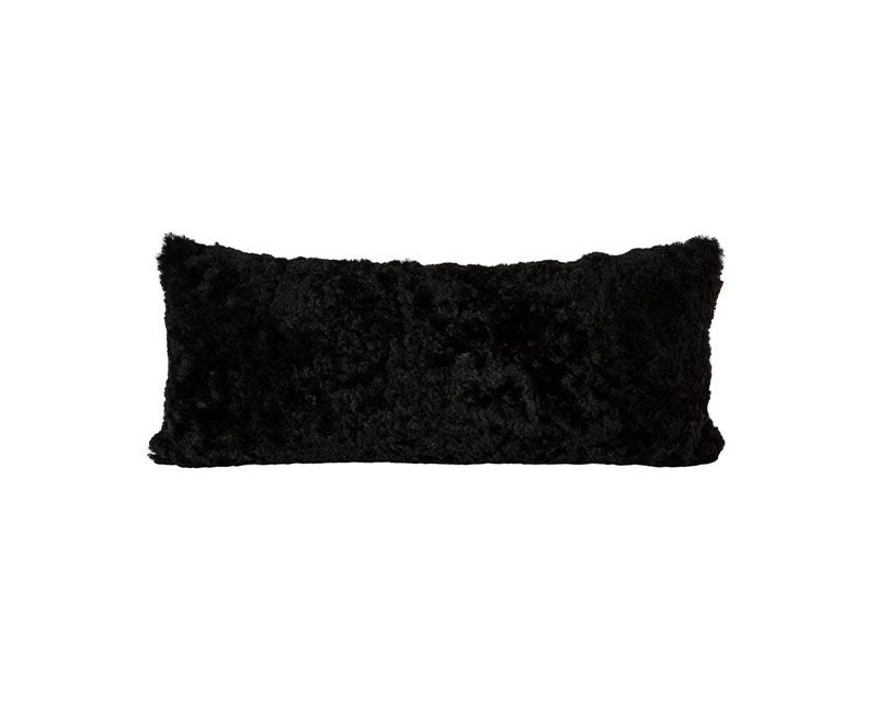 Lina-Farskinnskudde-60x25-Svart
