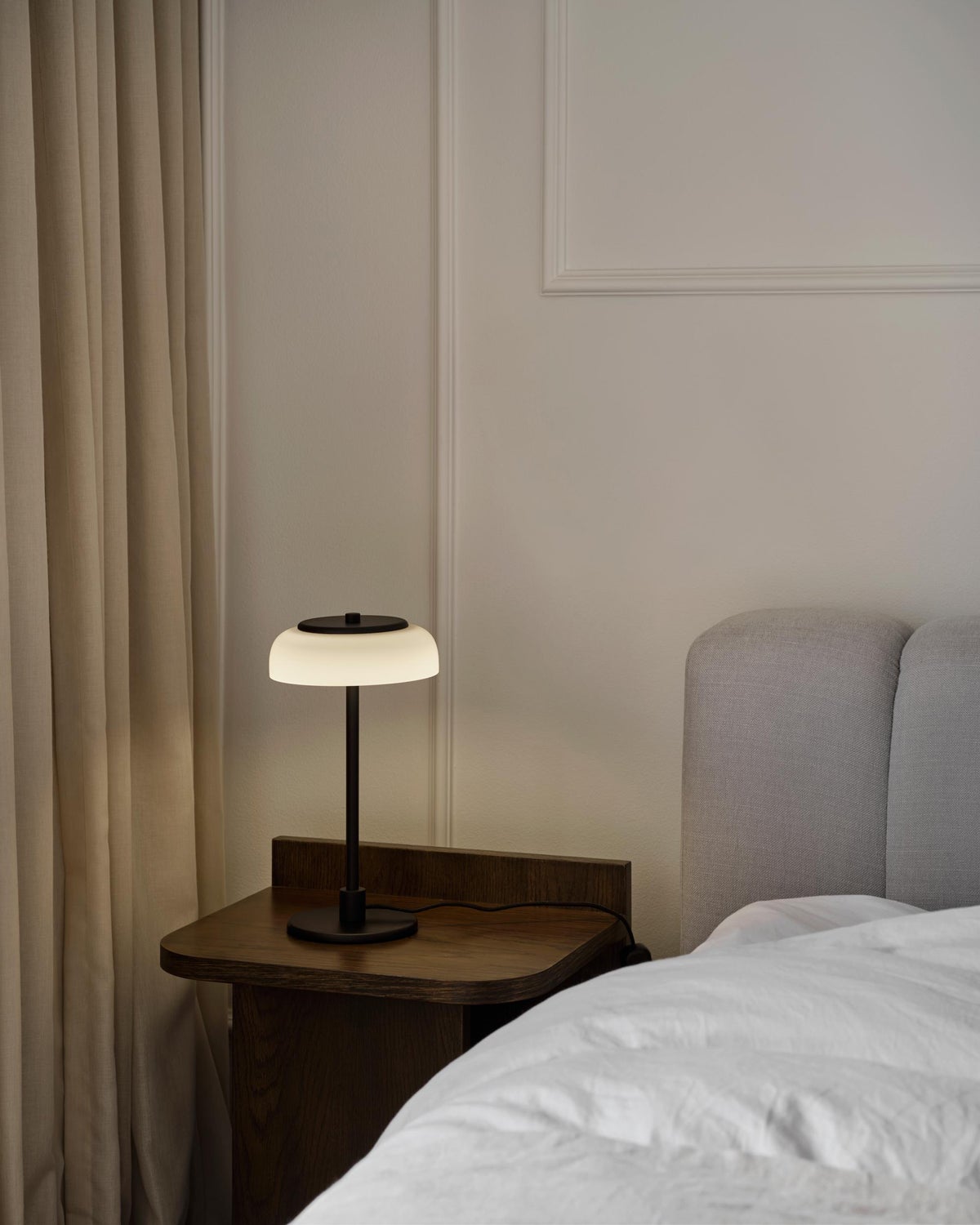 Nuura-Blossi-Table-Lamp-Black-Opal-Lifestyle