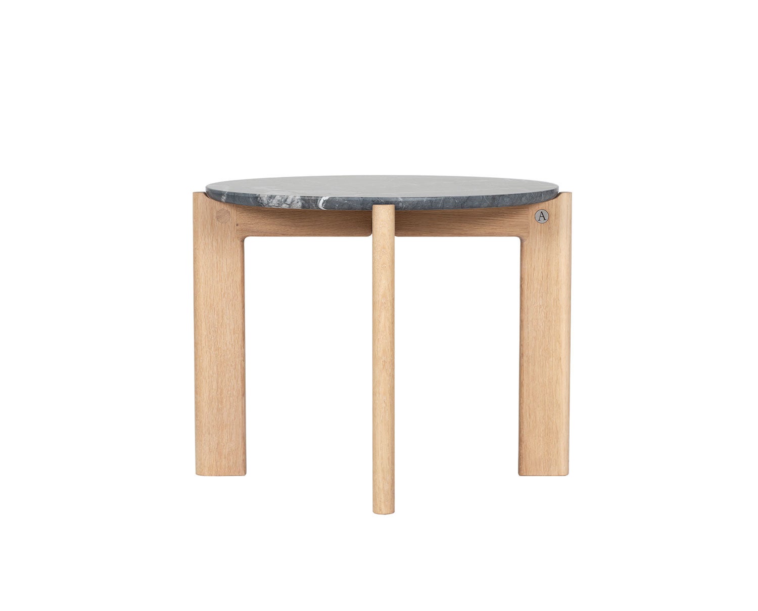 Iris sofabord i størrelsen Small med bordplade i Pietra Grey marmor og bordben i hvidbetset eg