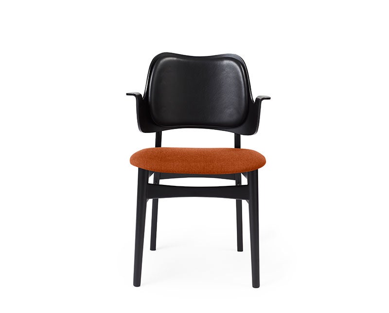 gesture-black-lack-seat-rusty-rose-velvet-back-black-leather-warm-nordic
