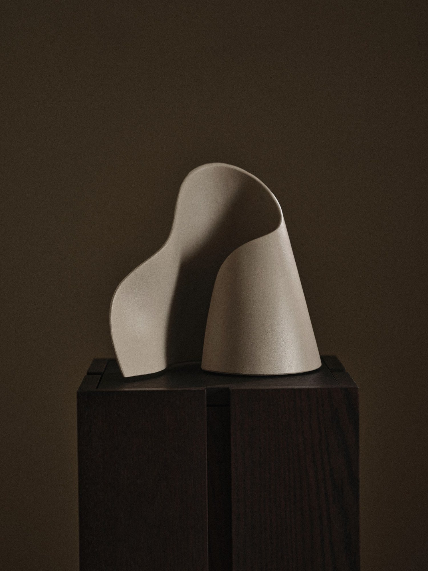 Ferm-Living-Oyster-Table-Lamp-Light-Cashmere-miljo-1