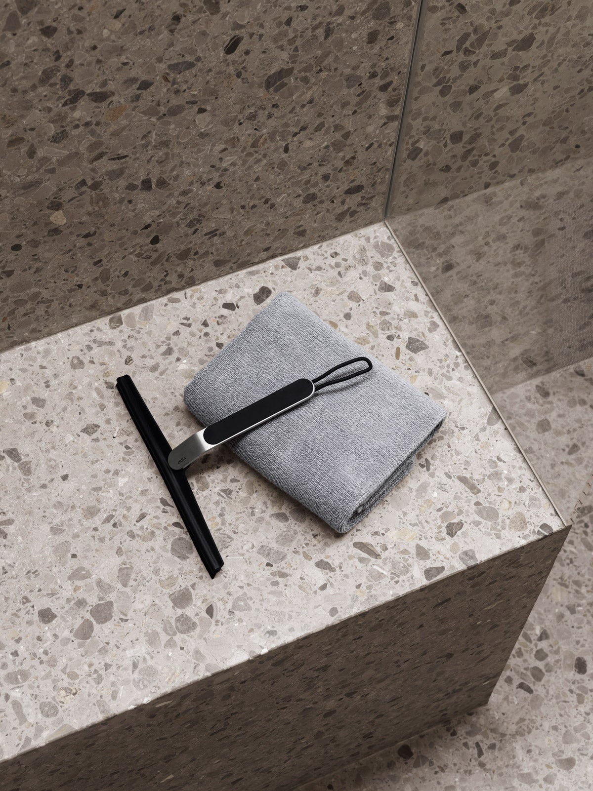 Vipp2_wiper_lifestyle01_high