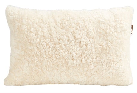 Alice-Farskinnskudde-60x40-Creme