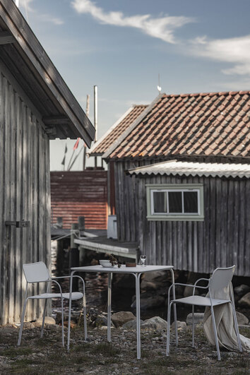 Grythyttan-Libelle-Chair-Table-70-Grey-Lifestyle-2