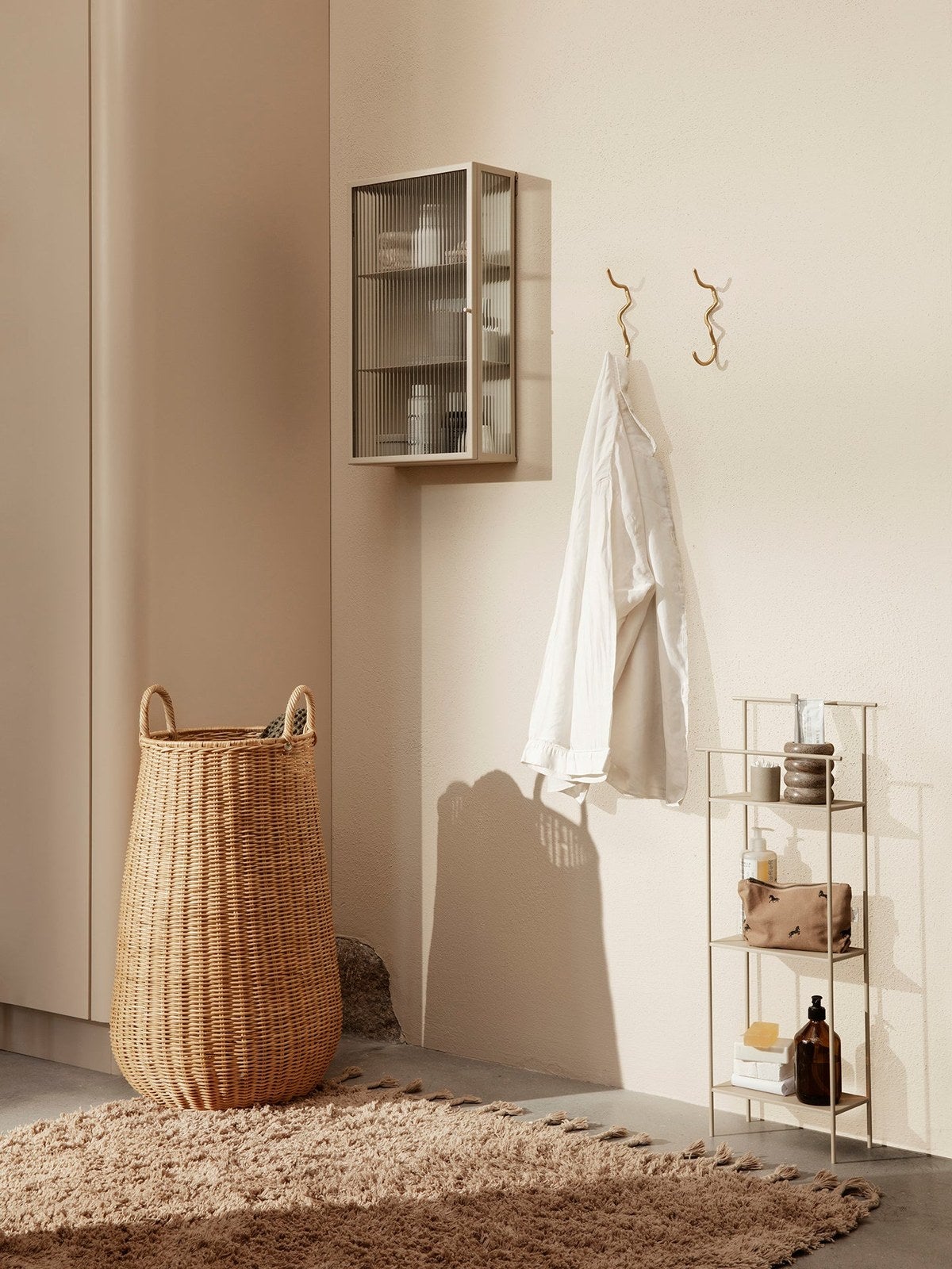 Ferm-Living-Amass-Matta-140x140-White-Pepper-miljo-1