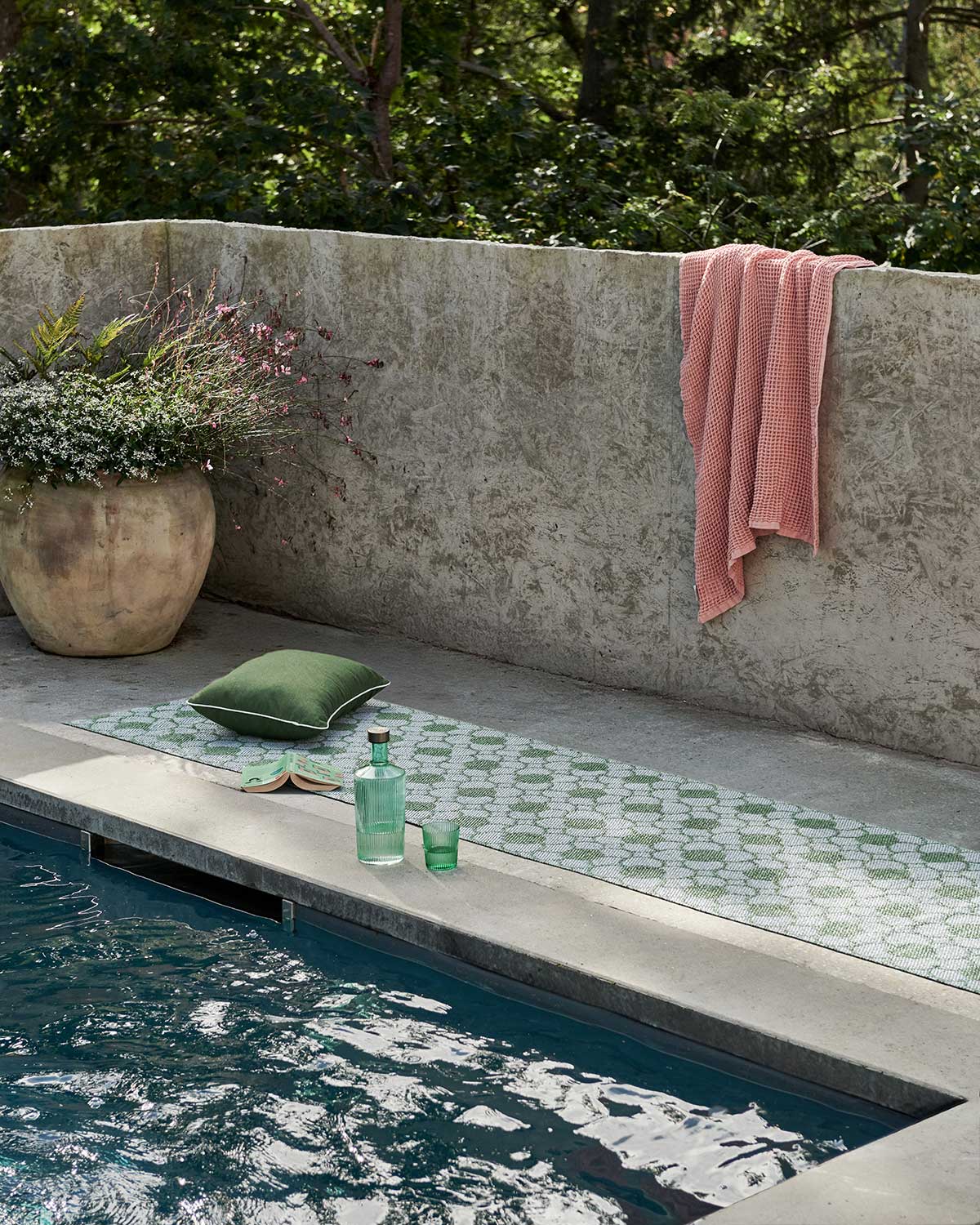 Pappelina-Anya-Runner-Oregano-Lifestyle-1