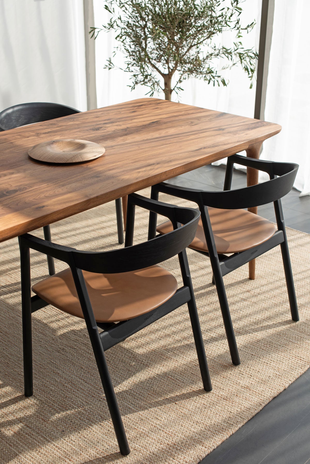 Fawn-Matbord-180x90-Valnot-Miljo_2