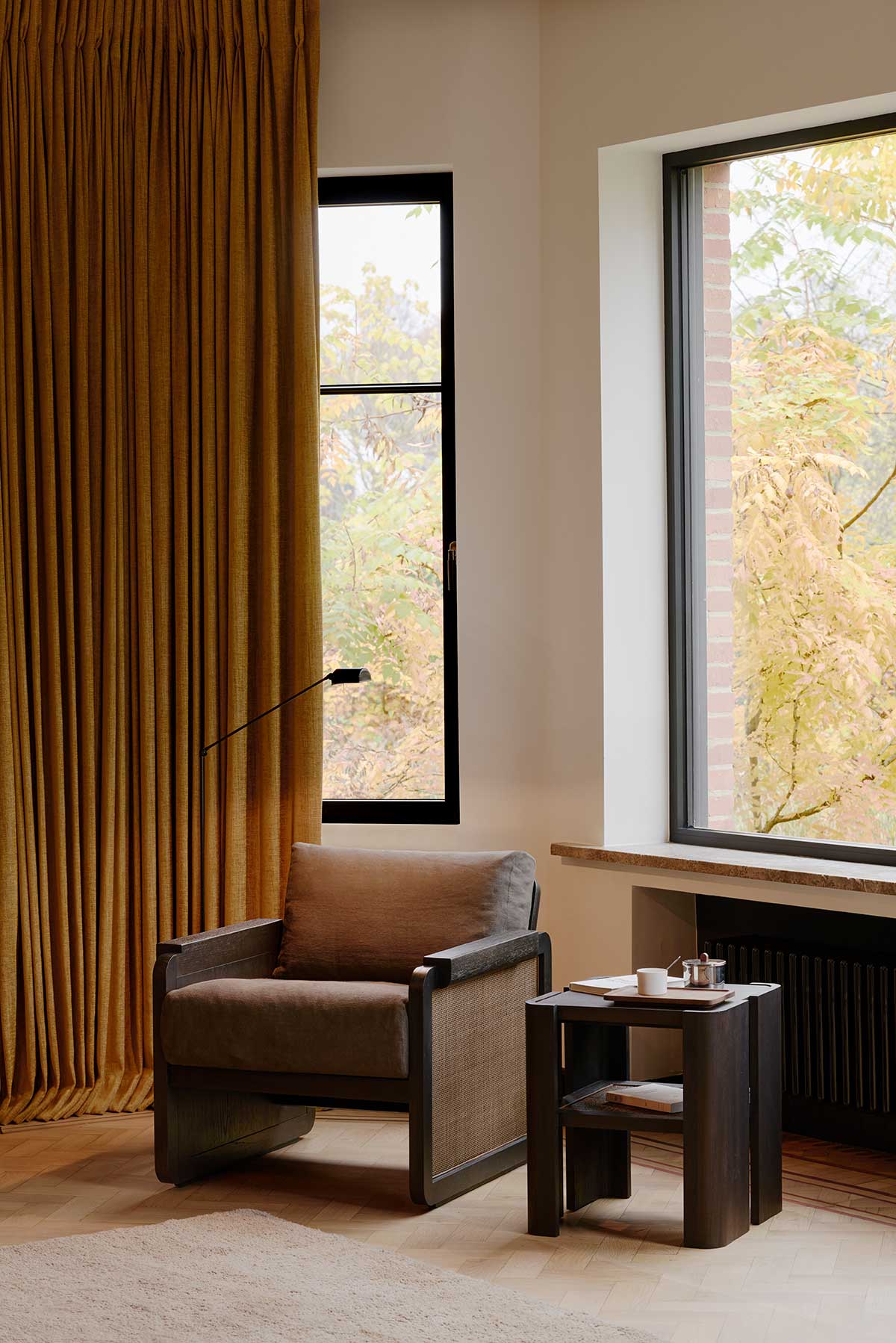 Ethnicraft-Panel-Lounge-Chair-Teak-Rattan-Grey-Linen-Lifestyle-1