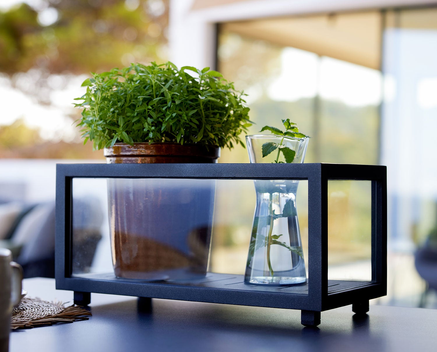 Lightbox-Rektangular-Cane-Line-Lifestyle-Environment