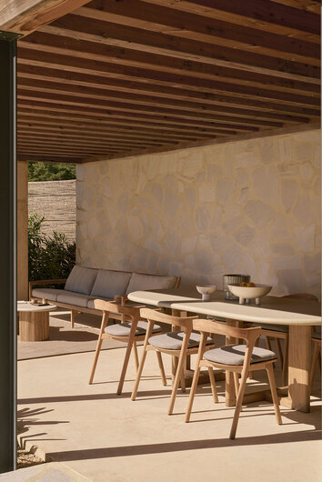 Ethnicraft-Trestle-Outdoor-Matbord-Miljo