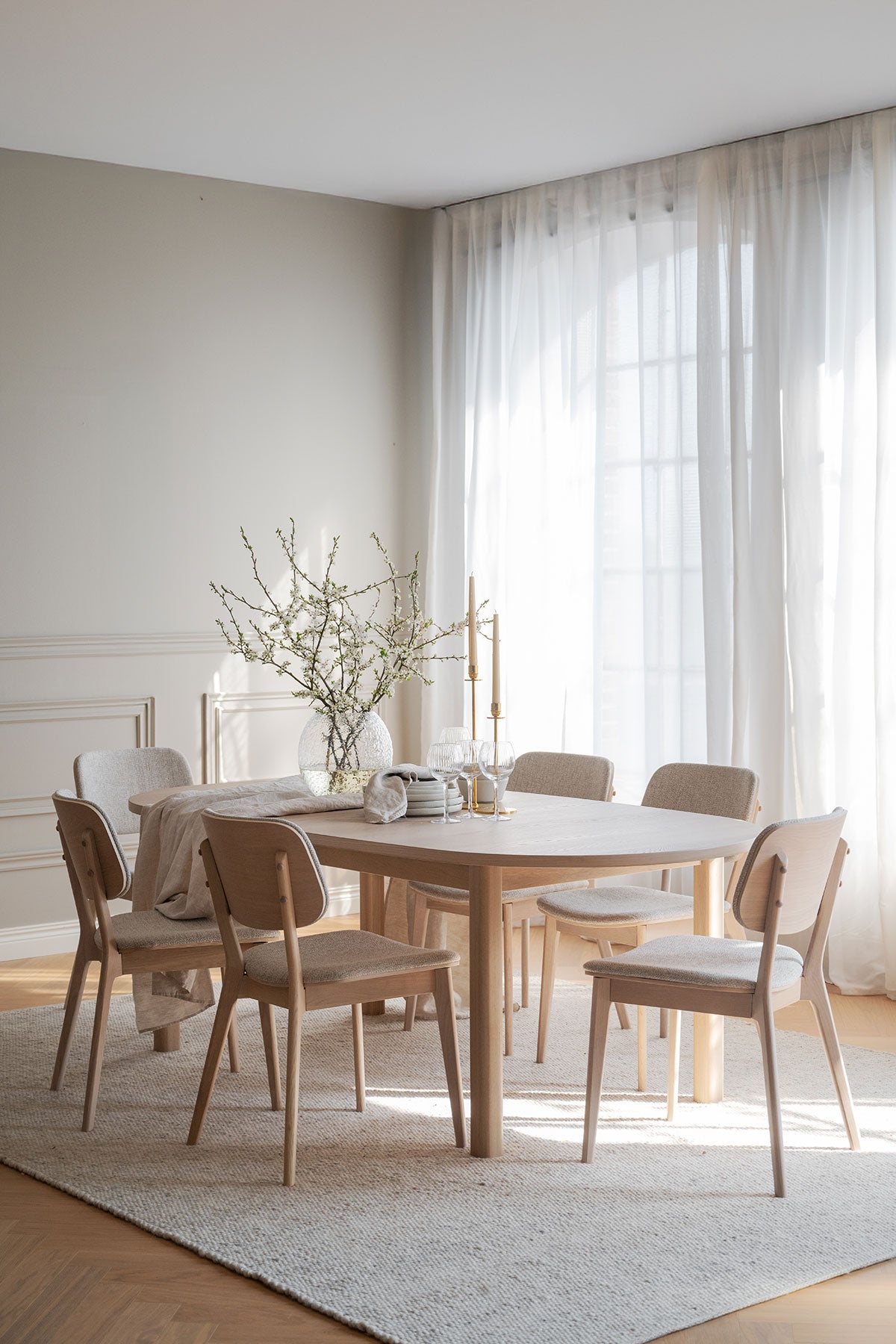 Rowico-Gifford-Oval-Table-Whitepigmented-Oak-Lifestyle