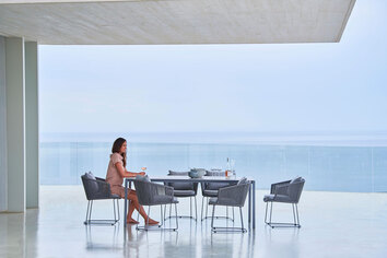 Moments-chair,-pure-dining-table