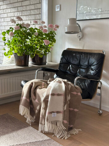 Classic-Collection-Tile-Throw-Pink-Lifestyle