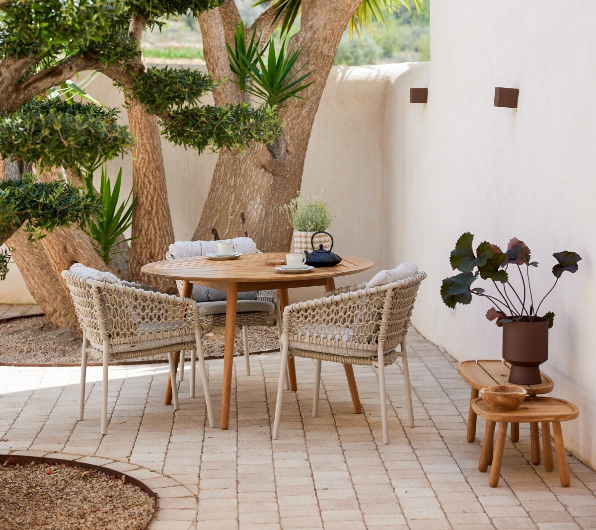 Define-dining-table-P120-Ocean-dining-ch-20678965-env-ae8d1