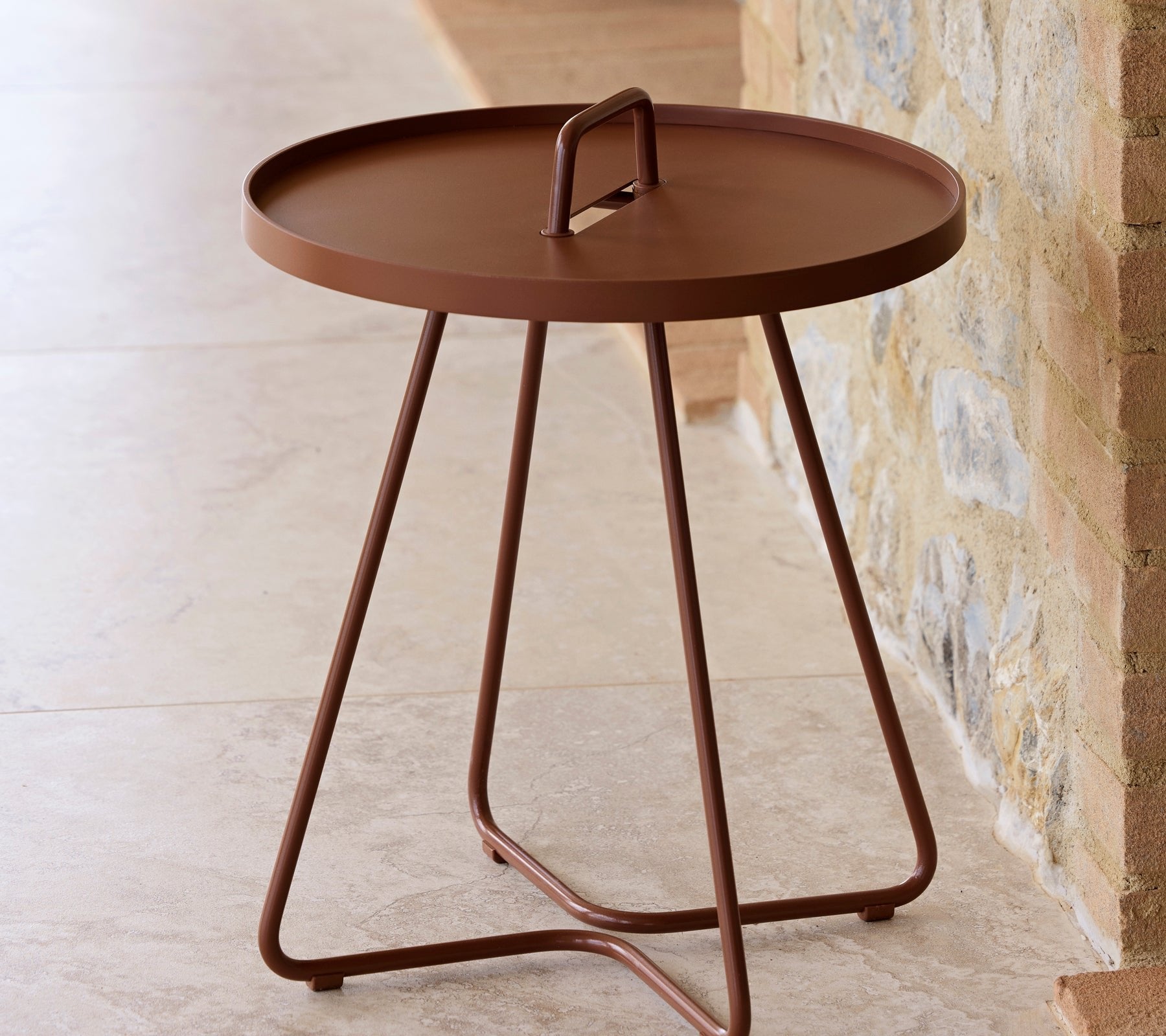 Cane-line-miljo-On-the-move_desert_red_6596_5260fae8-4086-4020-aeba-8cdb5eedecea