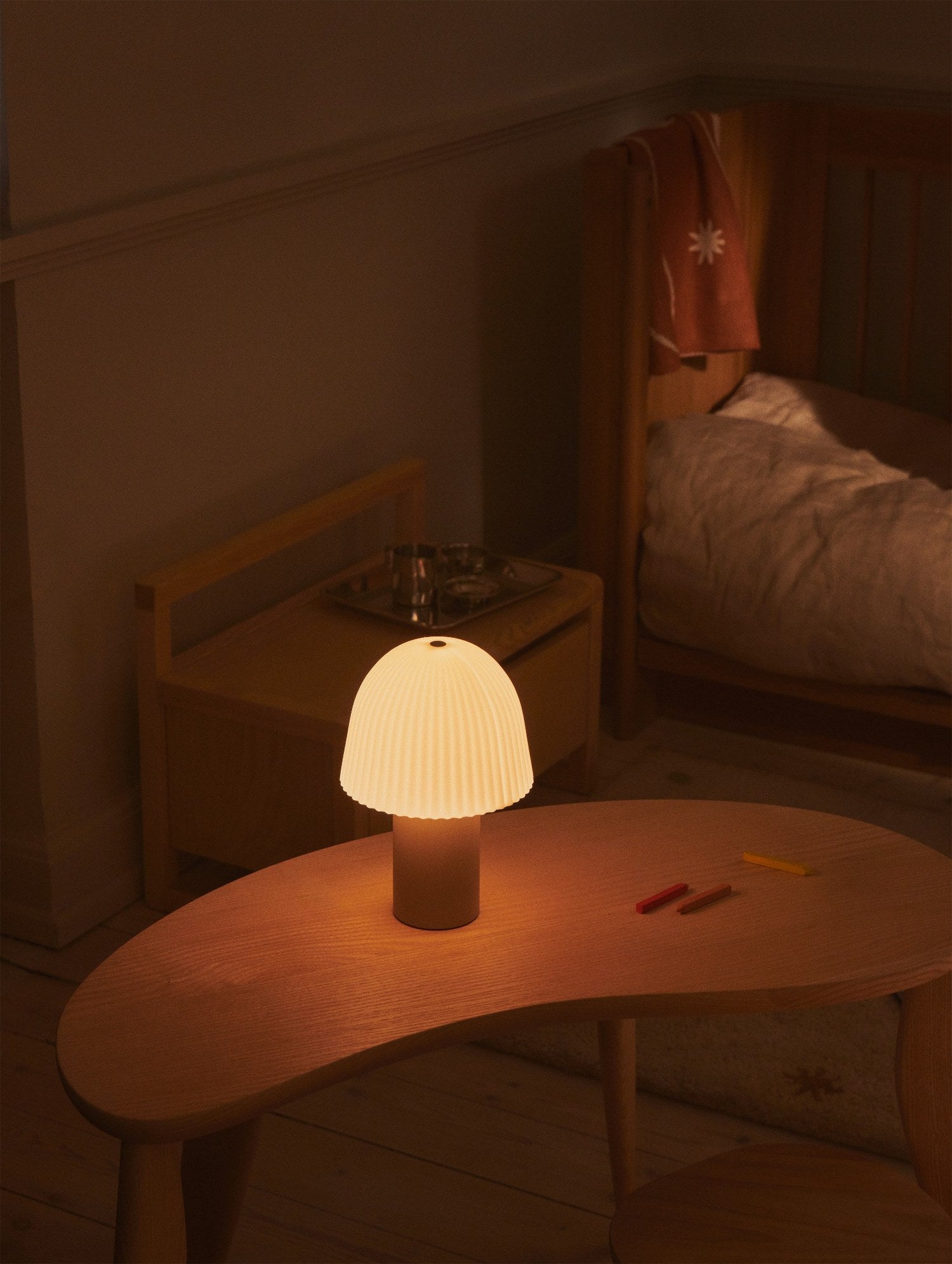 Ferm-Living-Feve-Kids-Desk-Natural-Ash-3037-miljo-1