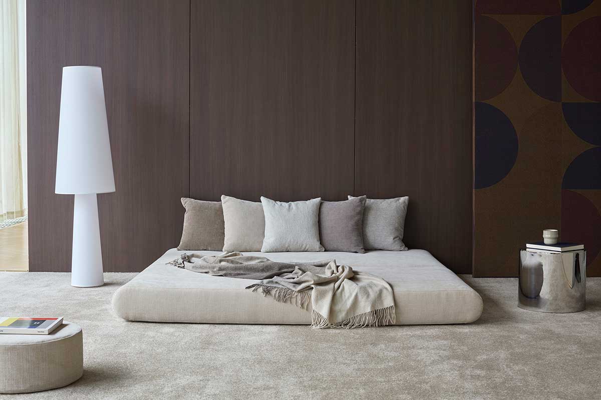 Innovation-Circlus-Daybed-410-Esina-Almond-Lifestyle-1