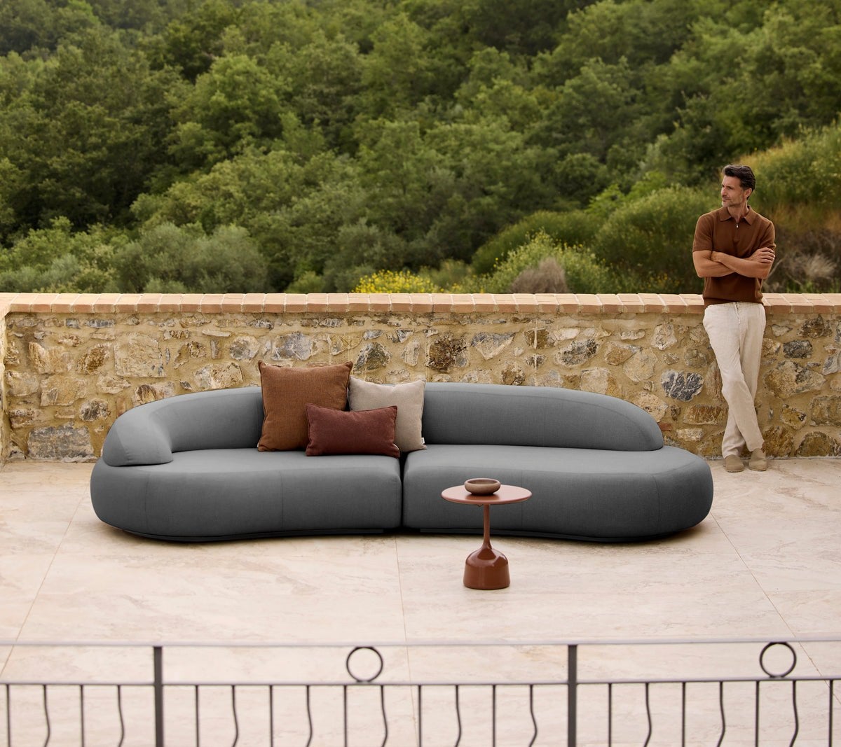 Mellow_lounge_sofa_-_Glaze_coffee_table_6513_02c2046f-3c61-4-env-e2c41