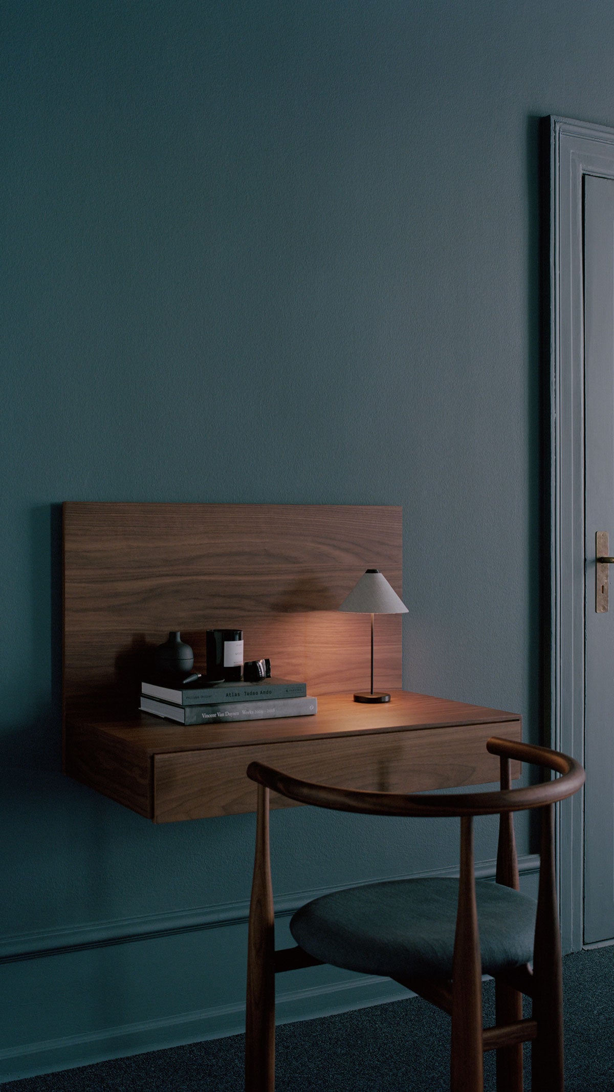 Tana-Vagghangt-Skrivbord-Valnot-Miljo