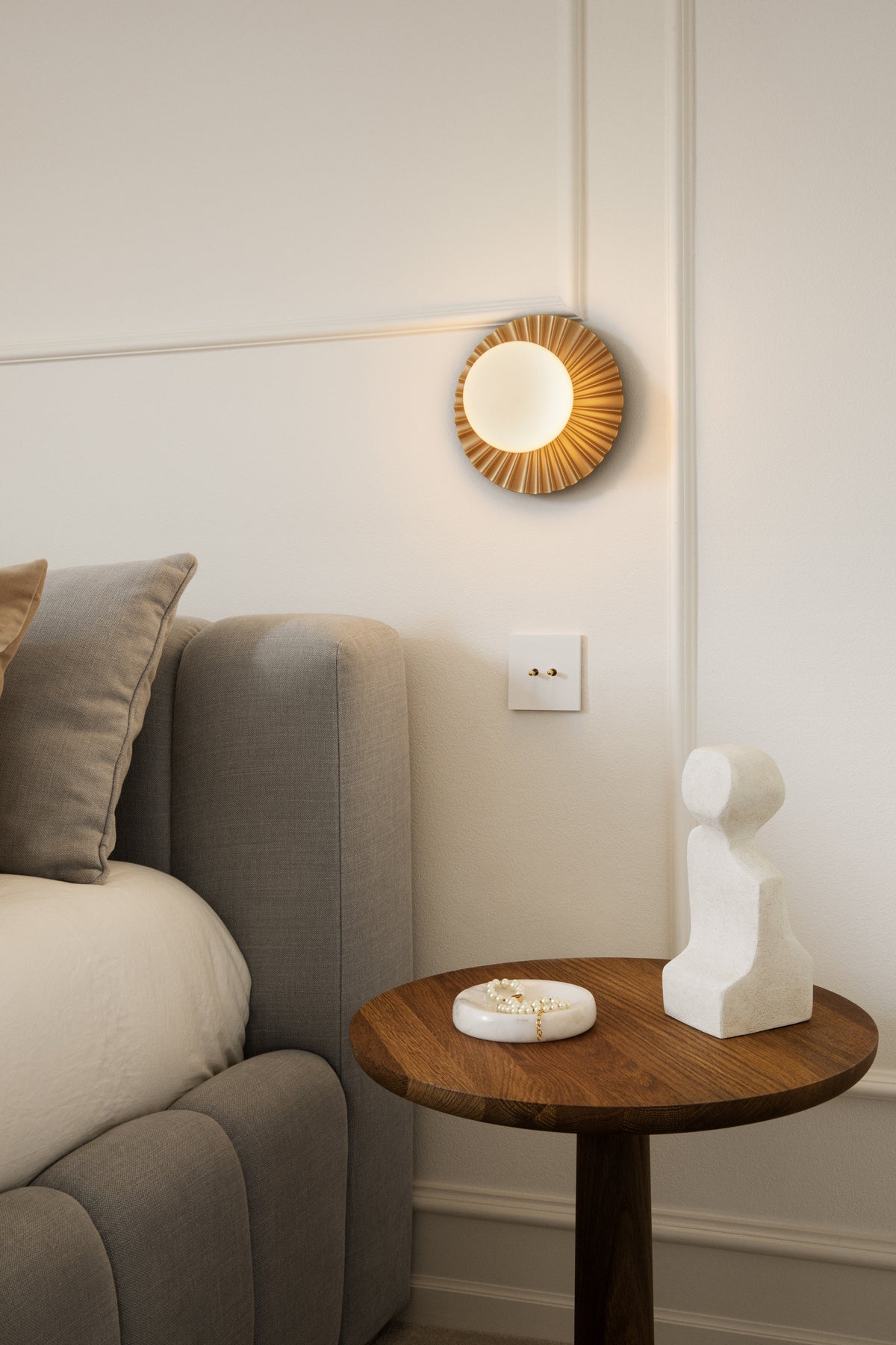 Nuura-Liila-Muuse-Wall-Lamp-Small-Nordic-Gold-Opal-Lifestyle