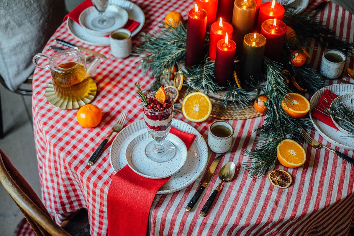 Misty-Square-Edge-Bordsduk-Real-Red-Miljo