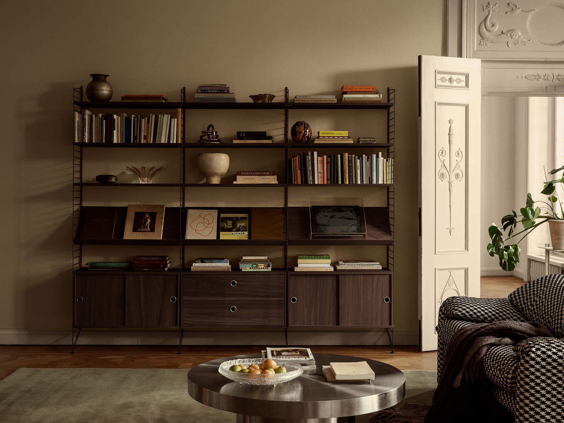 String-System-Dark-Oak-Dark-Brown-Lifestyle