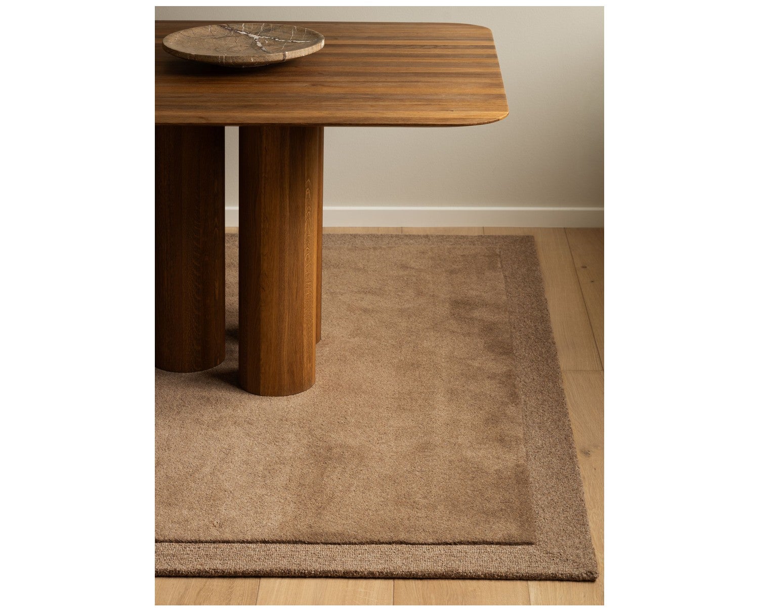 Louis-Rug-Beige-Brown-1