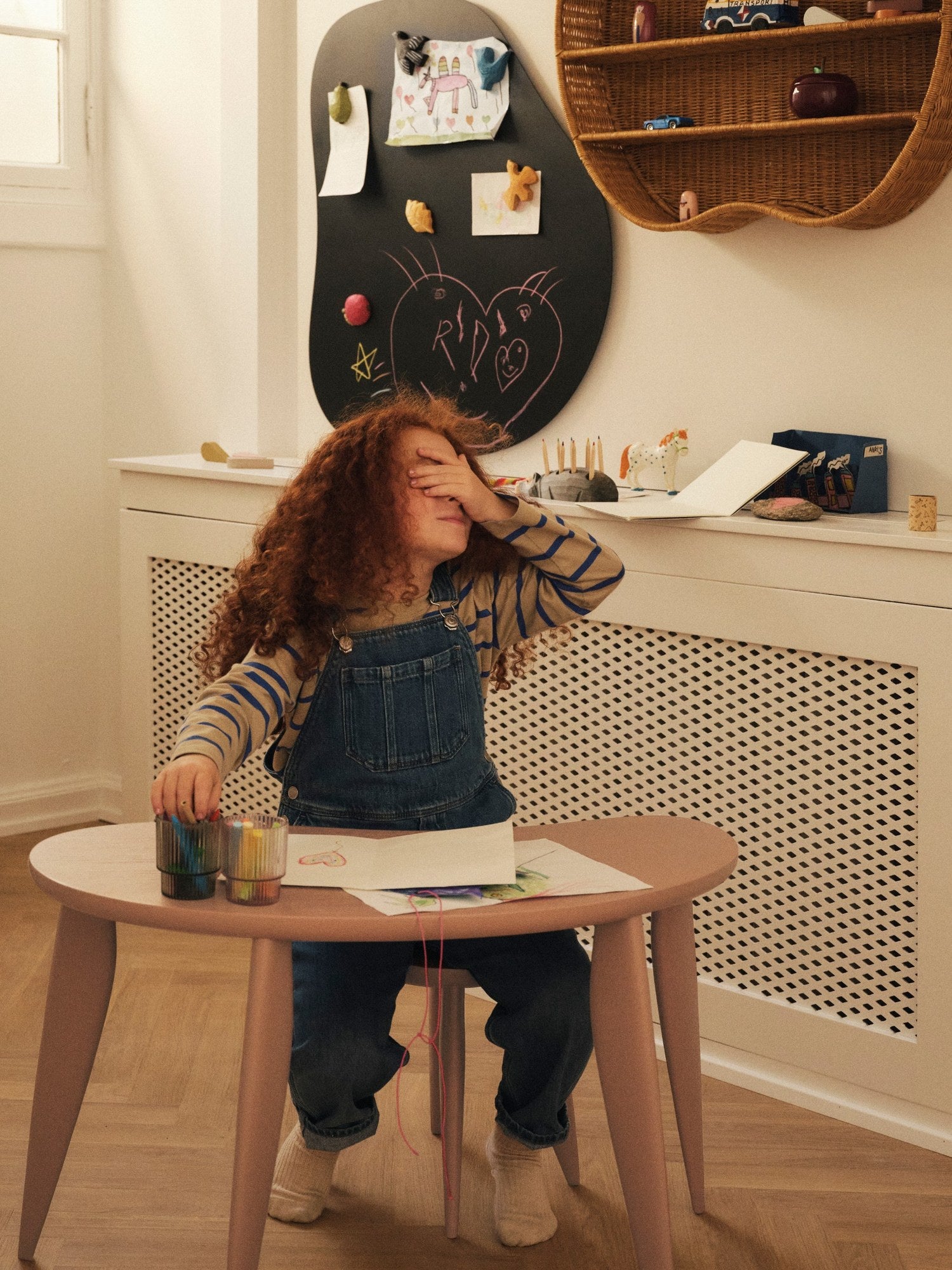 Ferm-Living-Feve-Kids-Desk-Rose-miljo-1