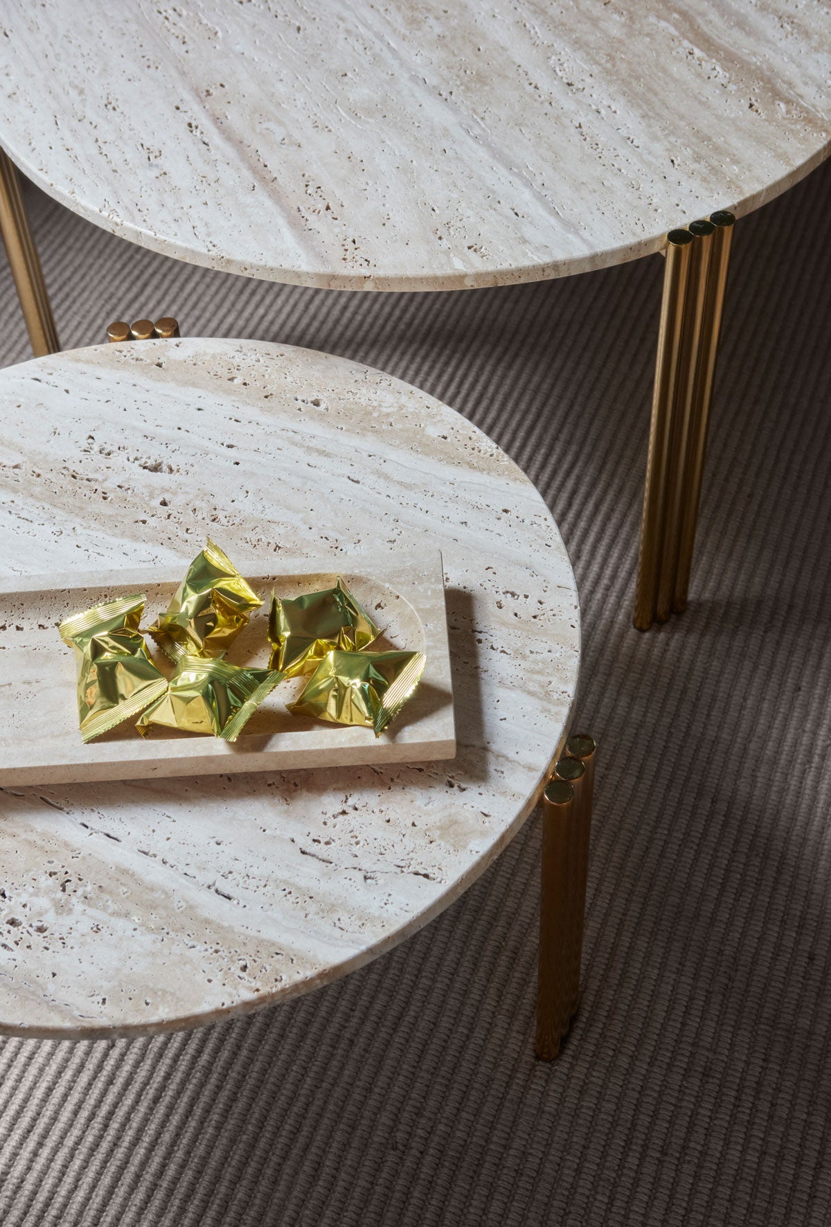 Tribus-Soffbord-Gold-Travertine-Miljo.jpg Tribus-Soffbord-Gold-Travertine-Miljo
