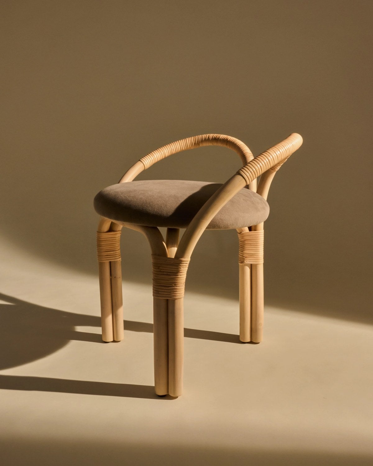 Gubi-Bistra-Stool-miljo-354100745389579
