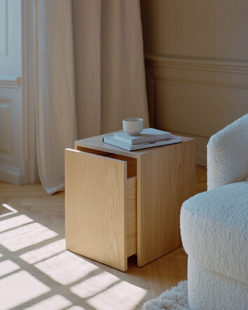 New-Works_Lifestyle_40933_Mass-Side-Table_Natural-Oak_2