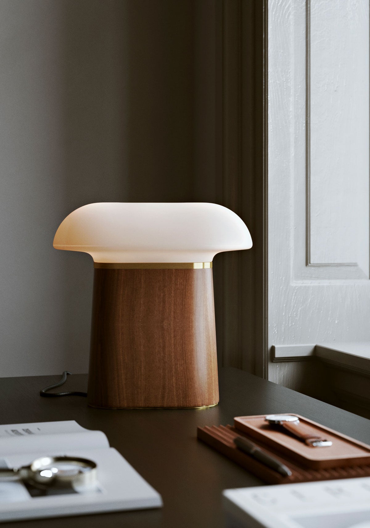 Nova-Bordslampa-Walnut-Miljo_1