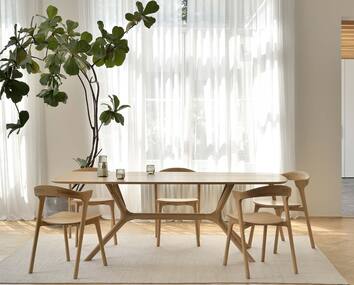 50028-Oak-X-Matbord-51490-Oak-Bok-Stol-21700-Nomad-Sand-Matta-Ethnicraft