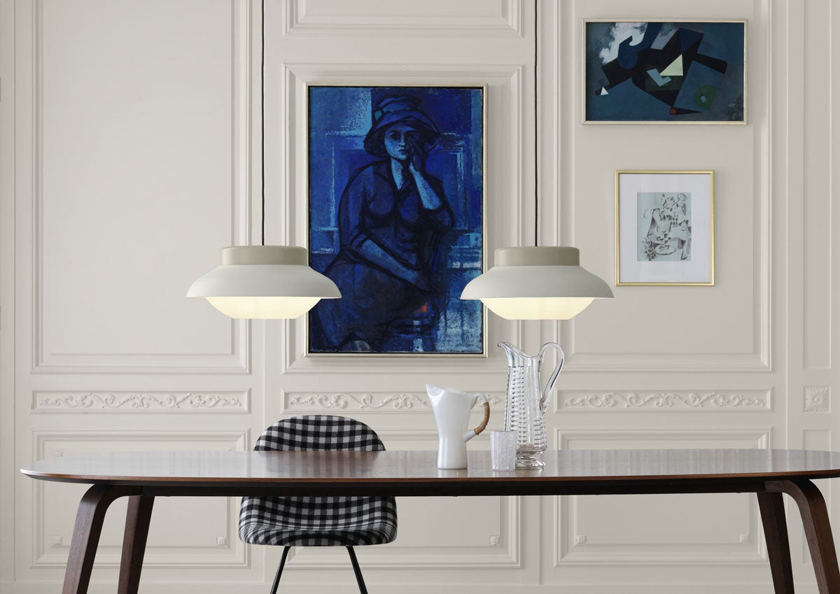 Collar-Lamp_sand_Gubi-Table_Elliptical_Gubi-Chair