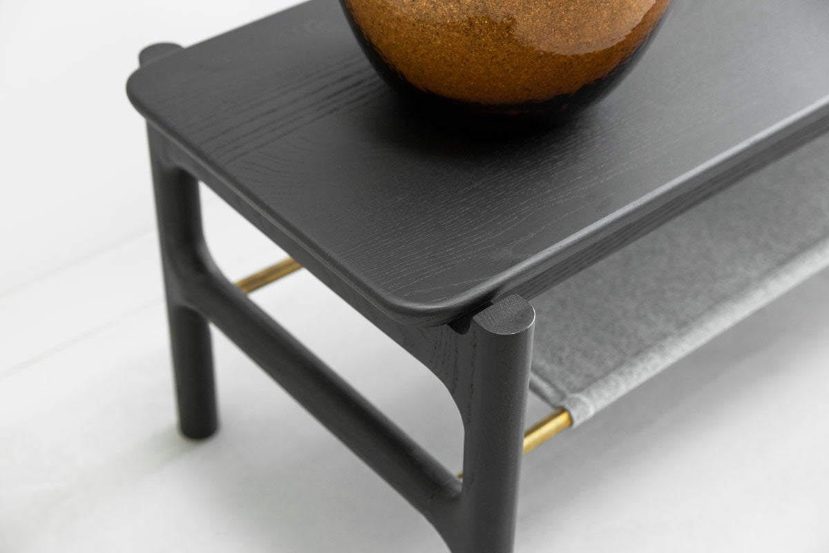 Ant-Hallbänk-Matt-Svart-Lackerad-Ask-Miljöbild_01