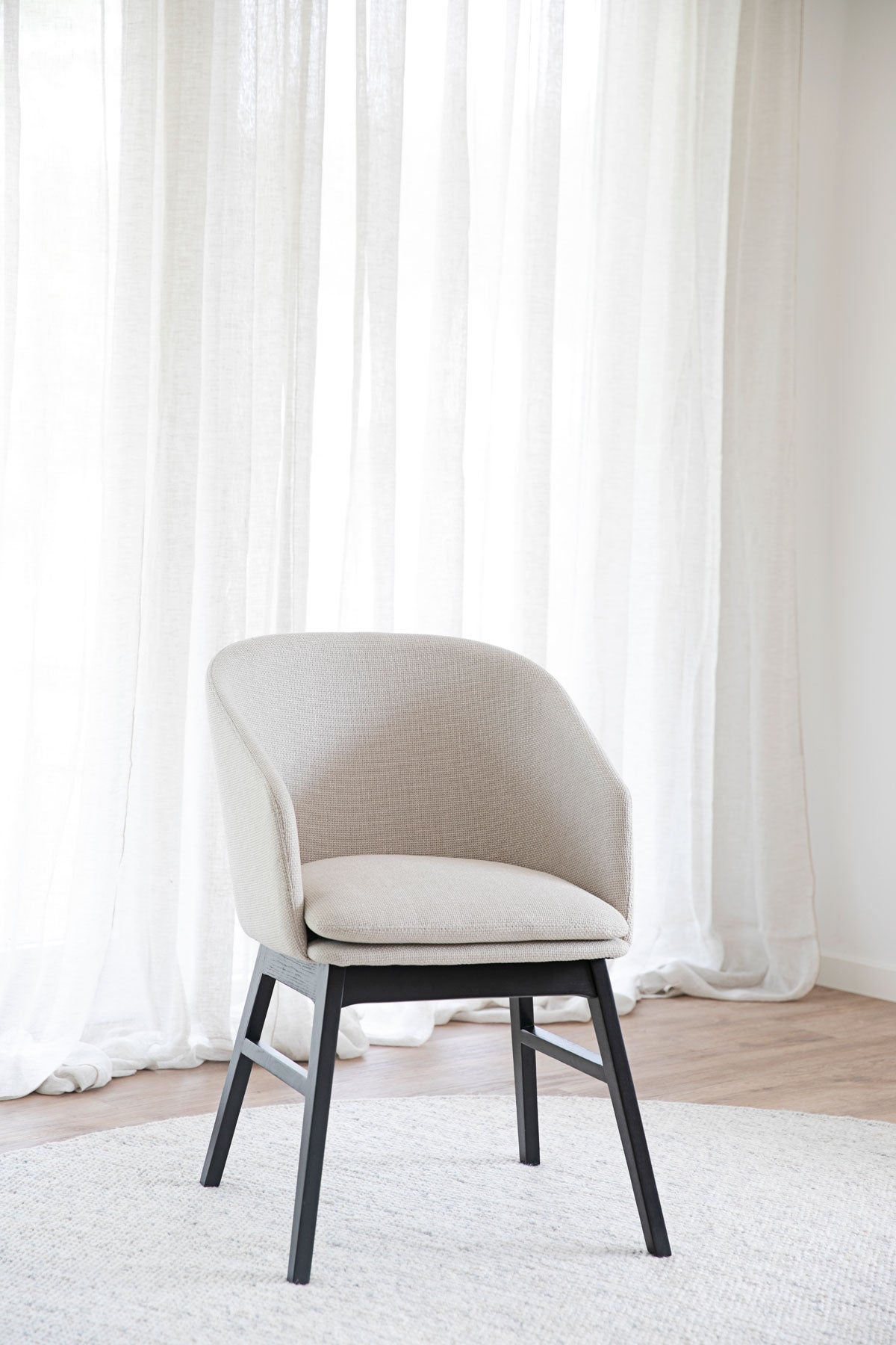 Windham-Karmstol-Beige-Svart-Miljo