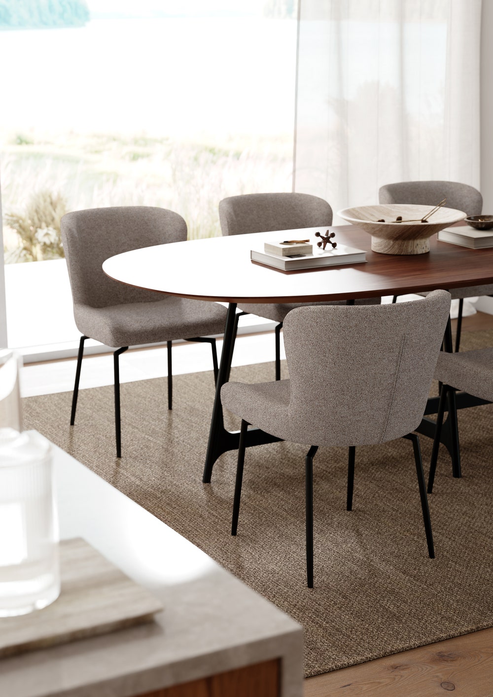 Glam-stol-pebble-Earth-Boucle-Svart-ooid-oval-bord-valnotfaner-lifestyle-1.jpg Glam-stol-pebble-Earth-Boucle-Svart-ooid-oval-bord-valnotfaner-lifestyle-1