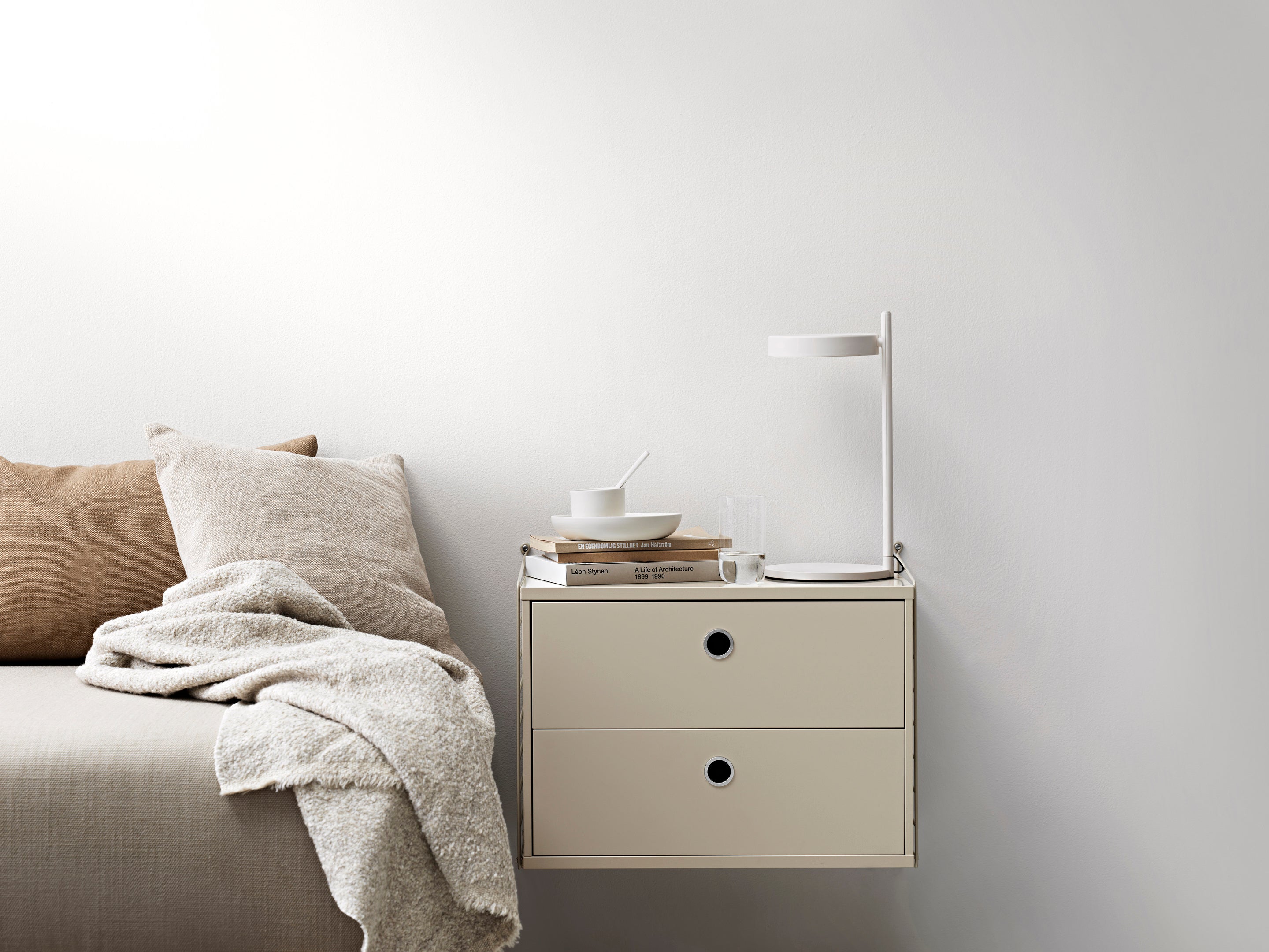 inspiration-string-system-bedroom-beige-white-2_landscape_xxlarge