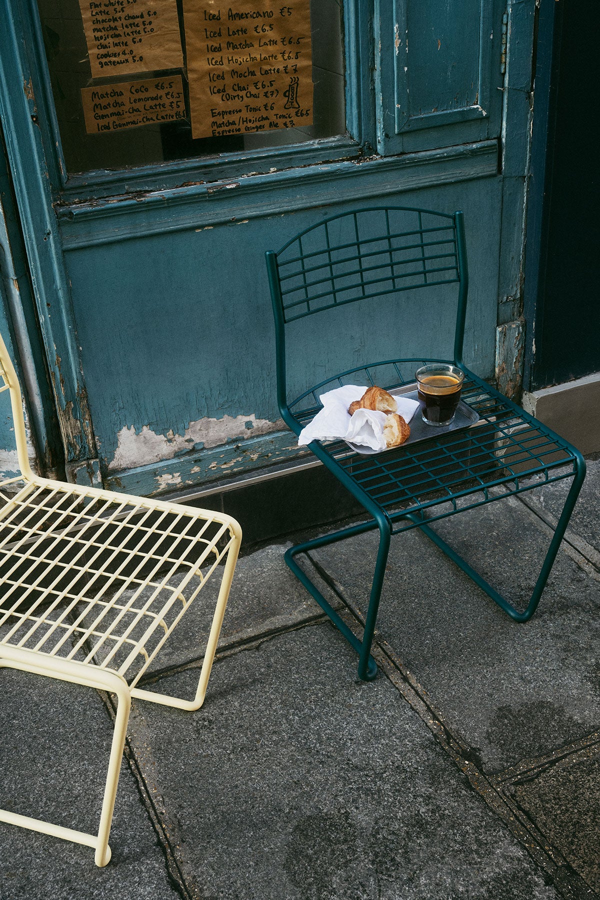 Grythyttan-High-Tech-Stol-Blagron-Ivory-Miljo_1