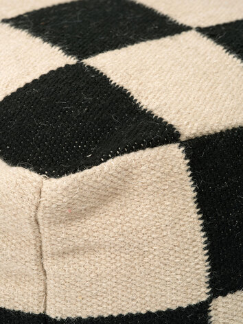 Square-puff-classic-collection-PO50SQBK-svart-natur-detalj