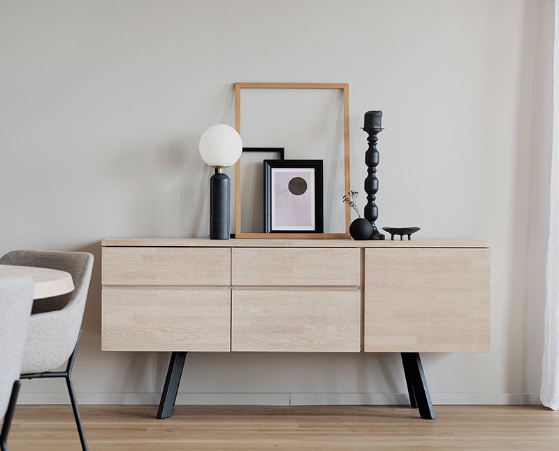 Fred-sideboard-Vitpigmenterad-miljo